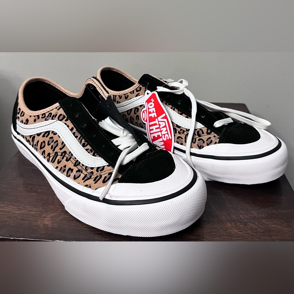 Vans Old Skool Leopard Print Skater Shoes 7.5 women’s NWT